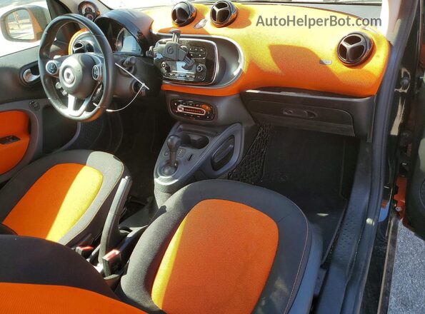 WMEFJ9BA5JK265781 2018 SMART FORTWO Orange Вид панелі приладів
