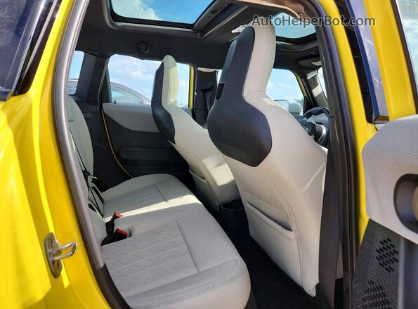 WMW53GD07S2X13854 2025 MINI COOPER Yellow Widok wnętrza z tyłu