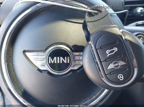 WMWLN5C54G2B28596 2016 MINI CLUBMAN Красный Вид панели приборов