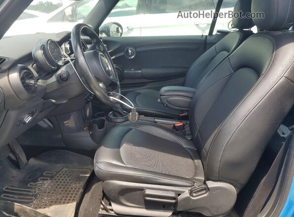 WMWWG5C32H3C20582 2017 MINI COOPER Blue Front interior view