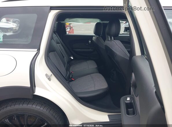 WMWXJ1C07L2M51784 2020 MINI CLUBMAN Cream VIN sticker view