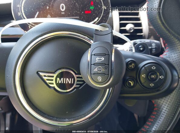 WMWXR5C06M2N40134 2021 MINI HARDTOP Red Dashboard view