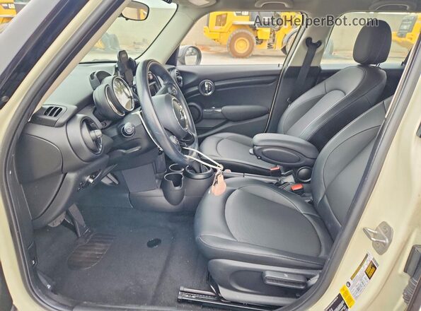 WMWXU1C56H2E17896 2017 MINI COOPER Cream Front interior view