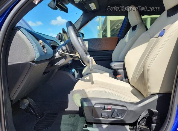 WMZ23GA01S7P94282 2025 MINI COUNTRYMAN Blue Front interior view