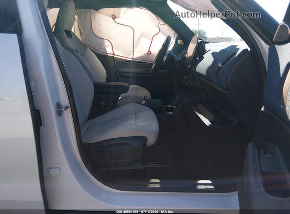WMZ23GA03T7T98565 2026 MINI COUNTRYMAN White Вид салону спереду