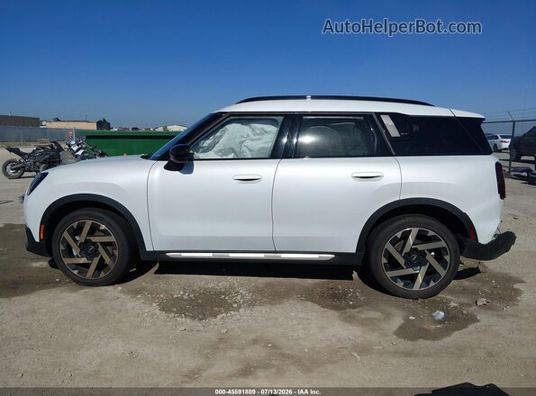 WMZ23GA03T7T98565 2026 MINI COUNTRYMAN White Вид задньої частини салону