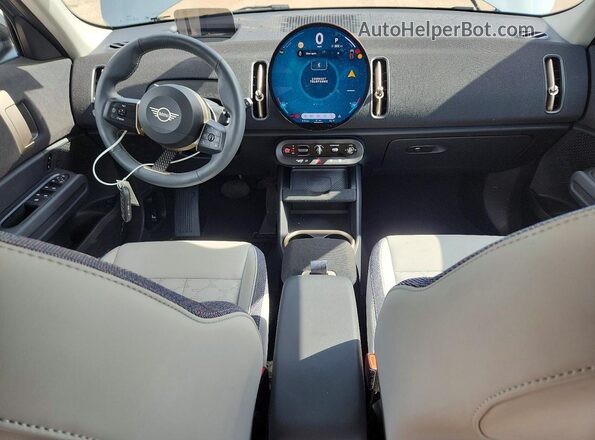 WMZ23GA04S7R18884 2025 MINI COUNTRYMAN Gray Dashboard view