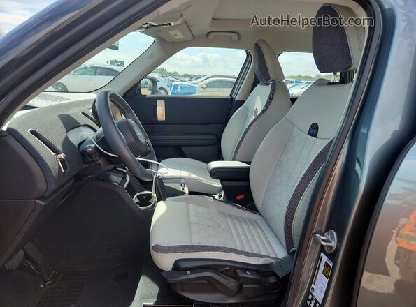 WMZ23GA04S7R18884 2025 MINI COUNTRYMAN Gray Front interior view