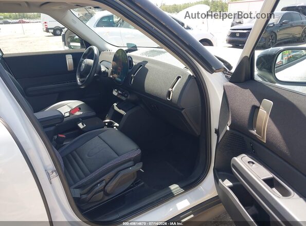 WMZ23GA07S7S16333 2025 MINI COUNTRYMAN White Սալոնի դիմացի տեսք