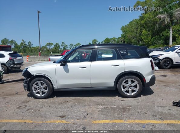 WMZ23GA07S7S16333 2025 MINI COUNTRYMAN White Սալոնի 360 աստիճան տեսք