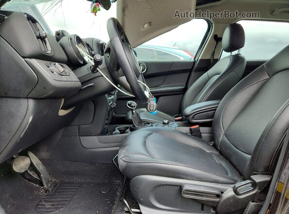 WMZYS7C37J3F44302 2018 MINI COOPER Black Вид салону спереду