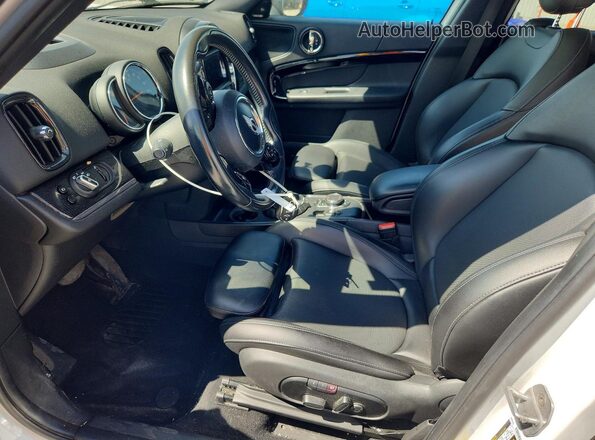 WMZYT5C31H3D81366 2017 MINI COOPER White Front interior view