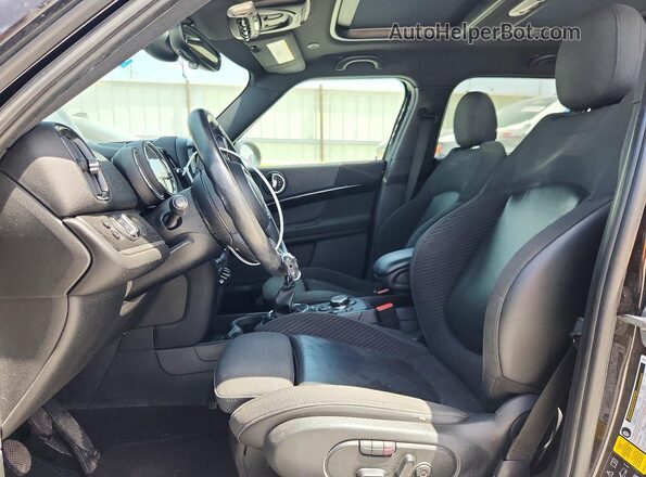 WMZYT5C37H3B67109 2017 MINI COOPER Black Vista interior delantera