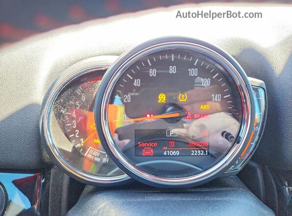 WMZYT5C58K3J87763 2019 MINI COOPER Красный Вид щитка приборов