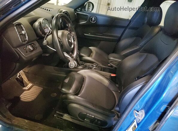 WMZYV5C35H3E02603 2017 MINI COOPER Синий Вид салона спереди