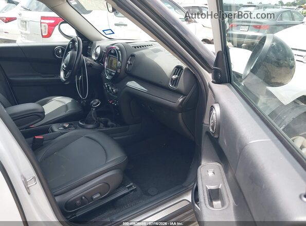 WMZYV5C3XJ3E02859 2018 MINI COUNTRYMAN Белый Вид салона спереди