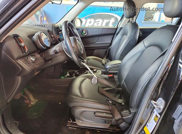 WMZYW5C06L3L15219 2020 MINI COOPER Black Սալոնի դիմացի տեսք