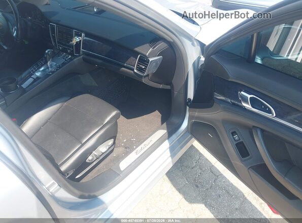 WP0AA2A77GL007562 2016 PORSCHE PANAMERA Серебряный Вид салона спереди