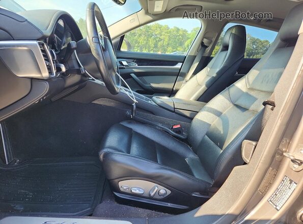 WP0AA2A79GL004582 2016 PORSCHE PANAMERA Серый Вид салона спереди