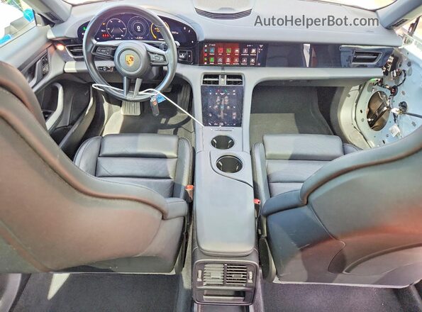 WP0AA2Y13MSA13431 2021 PORSCHE TAYCAN White Widok deski rozdzielczej