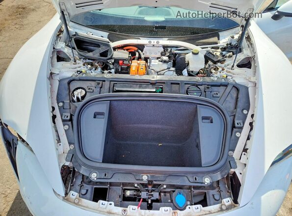 WP0AA2Y13MSA13431 2021 PORSCHE TAYCAN White Widok wnętrza z tyłu