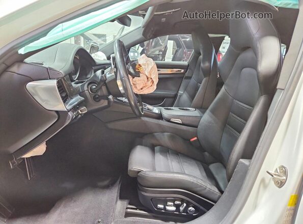 WP0AB2A73KL128112 2019 PORSCHE PANAMERA White Vista interior delantera