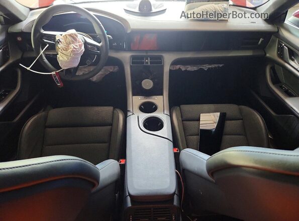 WP0AC2Y17LSA72135 2020 PORSCHE TAYCAN Red Vista del salpicadero
