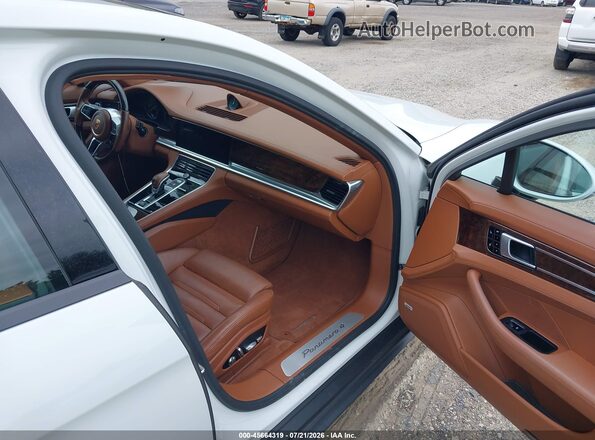 WP0AE2A72JL129130 2018 PORSCHE PANAMERA White Вид салону спереду