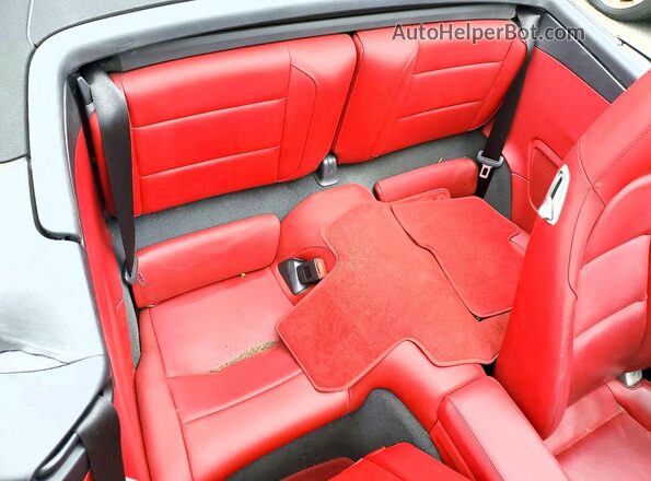 WP0CA2A90JS138078 2018 PORSCHE 911 White Rear seats view