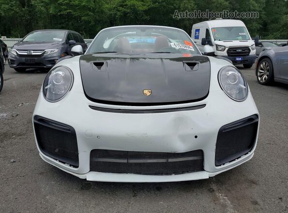 WP0CA2A90JS138078 2018 PORSCHE 911 White Front view