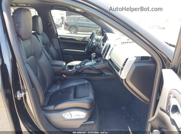 WP1AA2A20HKA80606 2017 PORSCHE CAYENNE Черный Вид салона спереди
