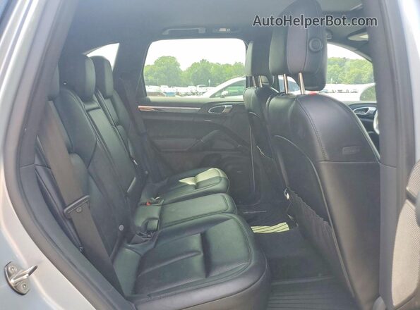 WP1AA2A21GLA10895 2016 PORSCHE CAYENNE Серебряный Вид задней части салона