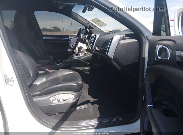WP1AA2A22GKA10118 2016 PORSCHE CAYENNE White წინა სალონის ხედი