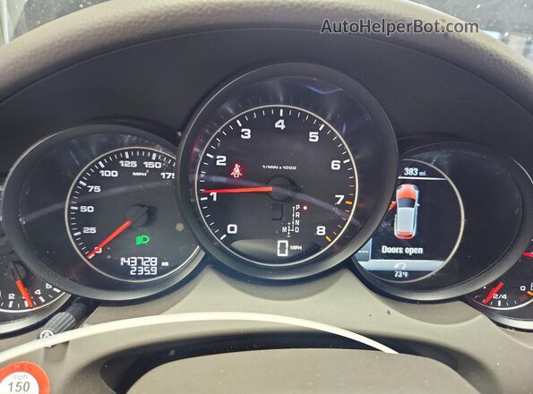 WP1AA2A22HKA86648 2017 PORSCHE CAYENNE Black ხელსაწყოთა პანელის ხედი
