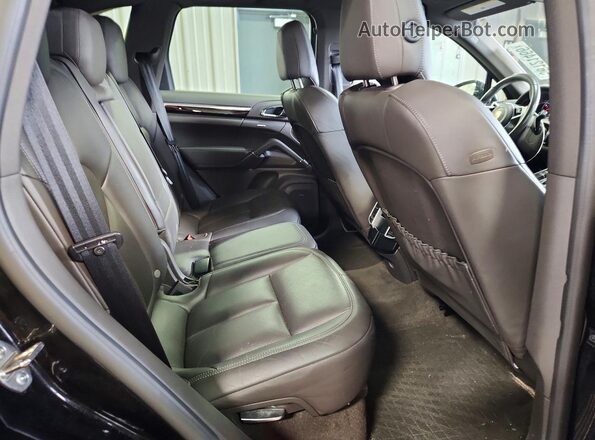 WP1AA2A22HKA86648 2017 PORSCHE CAYENNE Black უკანა სავარძლების ხედი