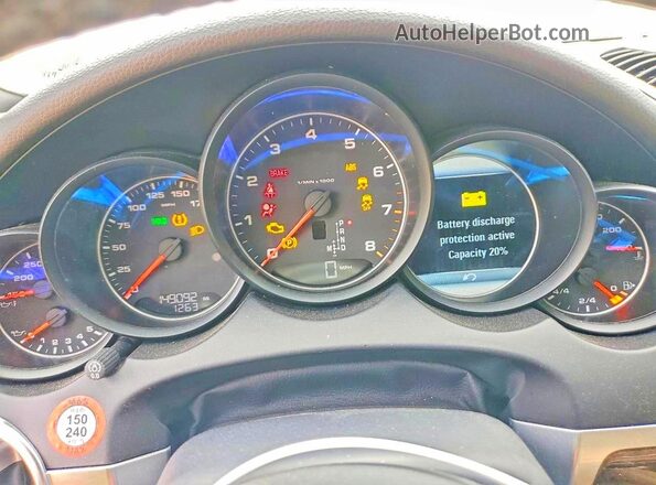 WP1AA2A22JKA06447 2018 PORSCHE CAYENNE Белый Вид панели приборов