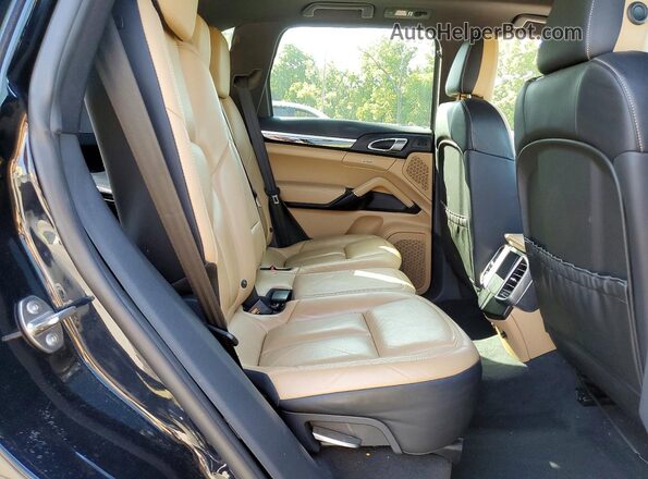 WP1AA2A23GLA04564 2016 PORSCHE CAYENNE Black Вид задньої частини салону