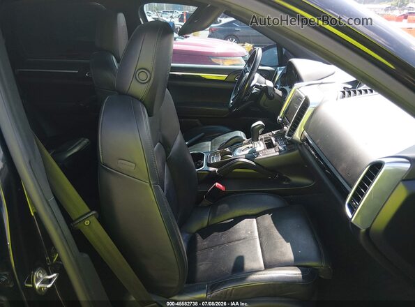 WP1AA2A23JKA06067 2018 PORSCHE CAYENNE Черный Вид салона спереди