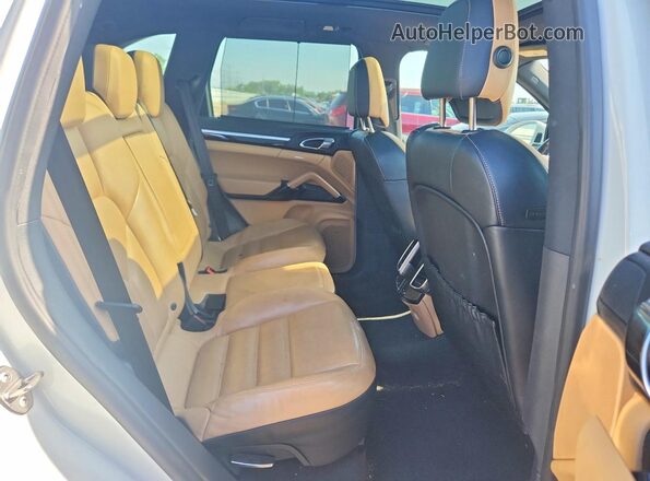 WP1AA2A24GLA06307 2016 PORSCHE CAYENNE Белый Вид задних сидений