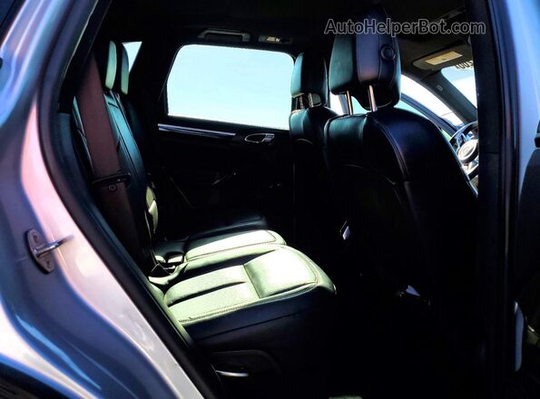 WP1AA2A25GLA04887 2016 PORSCHE CAYENNE Silver Rear interior view