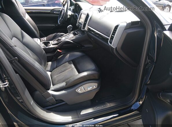WP1AA2A27GLA09346 2016 PORSCHE CAYENNE Черный Вид салона спереди