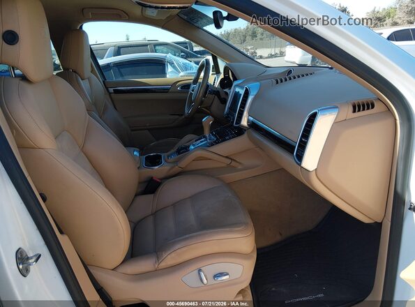 WP1AA2A27HKA84264 2017 PORSCHE CAYENNE White Front interior view