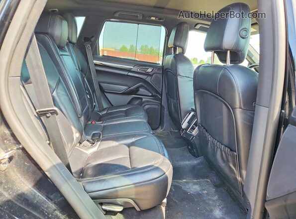 WP1AA2A27HKA88556 2017 PORSCHE CAYENNE Black Вид задньої частини салону