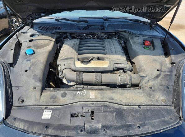 WP1AA2A27HKA88556 2017 PORSCHE CAYENNE Black Вид підкапотного простору