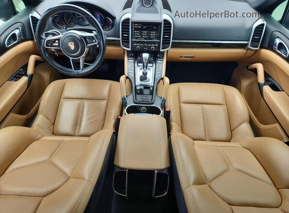 WP1AA2A29GKA13484 2016 PORSCHE CAYENNE Burgundy Widok deski rozdzielczej