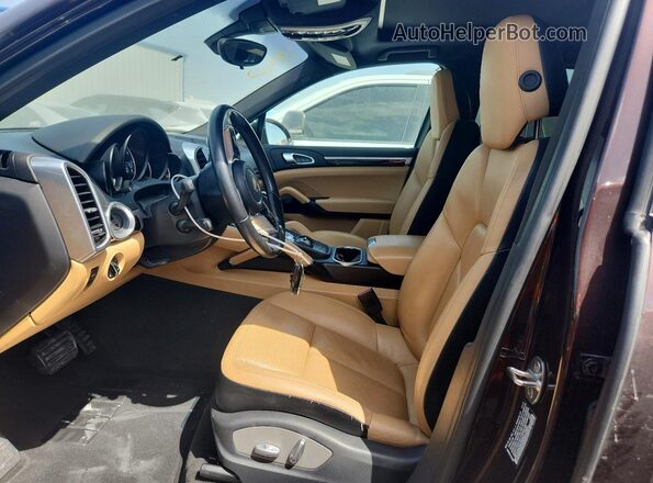 WP1AA2A29GKA13484 2016 PORSCHE CAYENNE Burgundy Widok wnętrza z przodu