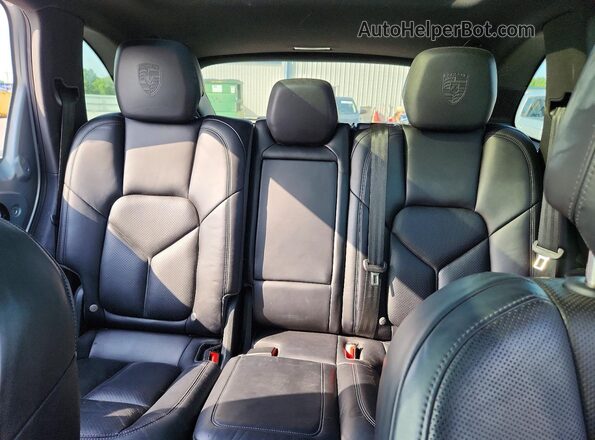 WP1AA2A2XHKA86591 2017 PORSCHE CAYENNE Silver Вид задніх сидінь