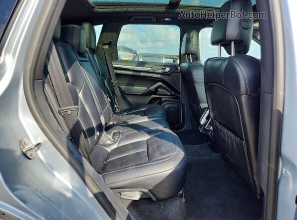 WP1AA2A2XHKA86591 2017 PORSCHE CAYENNE Silver Вид задньої частини салону