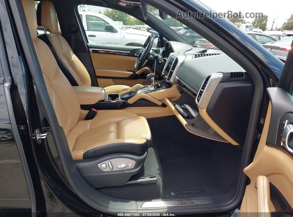WP1AA2A2XHKA88549 2017 PORSCHE CAYENNE Черный Вид салона спереди