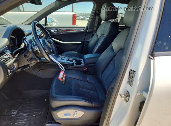WP1AA2A51KLB01331 2019 PORSCHE MACAN White Widok wnętrza z przodu